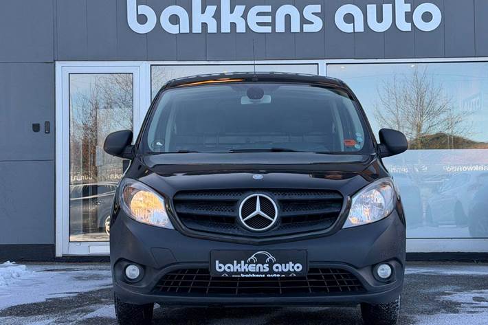 Sort Mercedes Citan 109 fra 2017