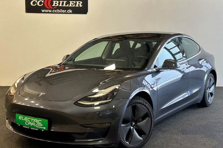 Grå Tesla Model 3 fra 2020 set udefra