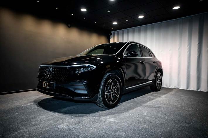 Sort Mercedes EQA250+ fra 2026 set udefra