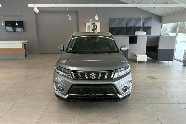 Grå Suzuki Vitara fra 2020