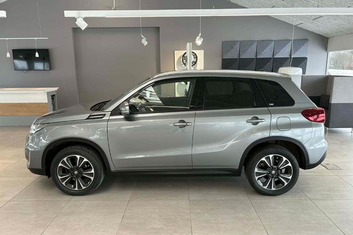 Grå Suzuki Vitara fra 2020