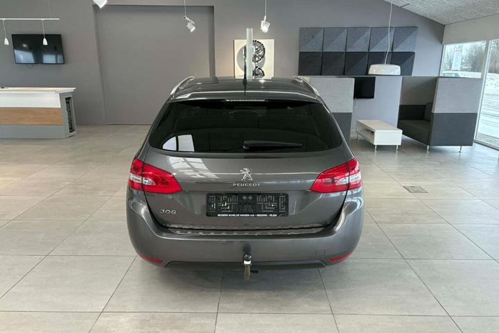 Grå Peugeot 308 fra 2017