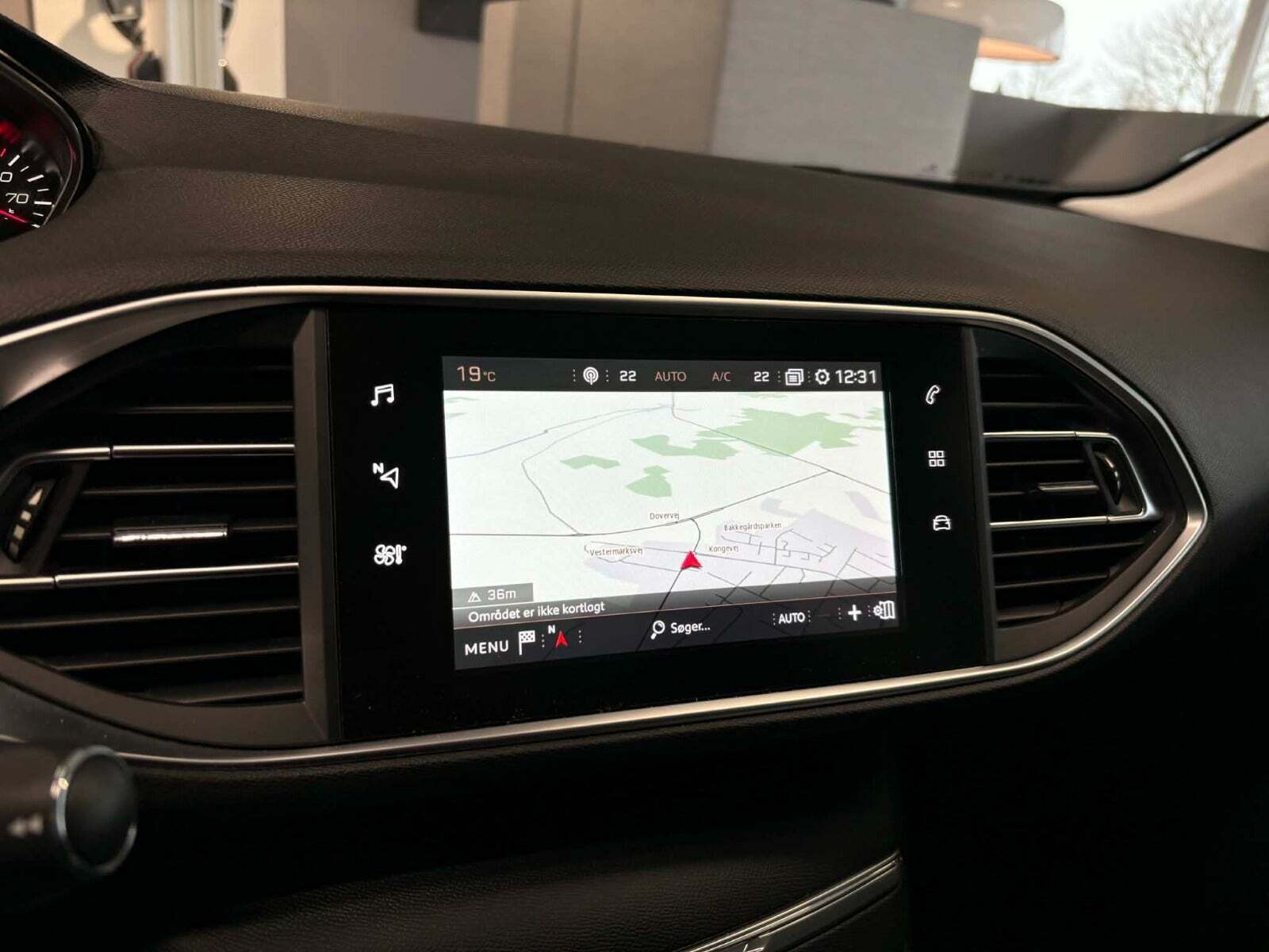 Grå Peugeot 308 fra 2017
