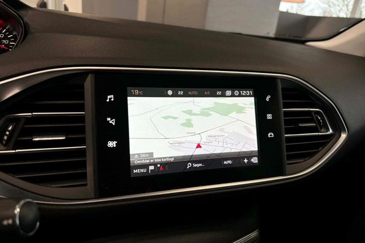 Grå Peugeot 308 fra 2017