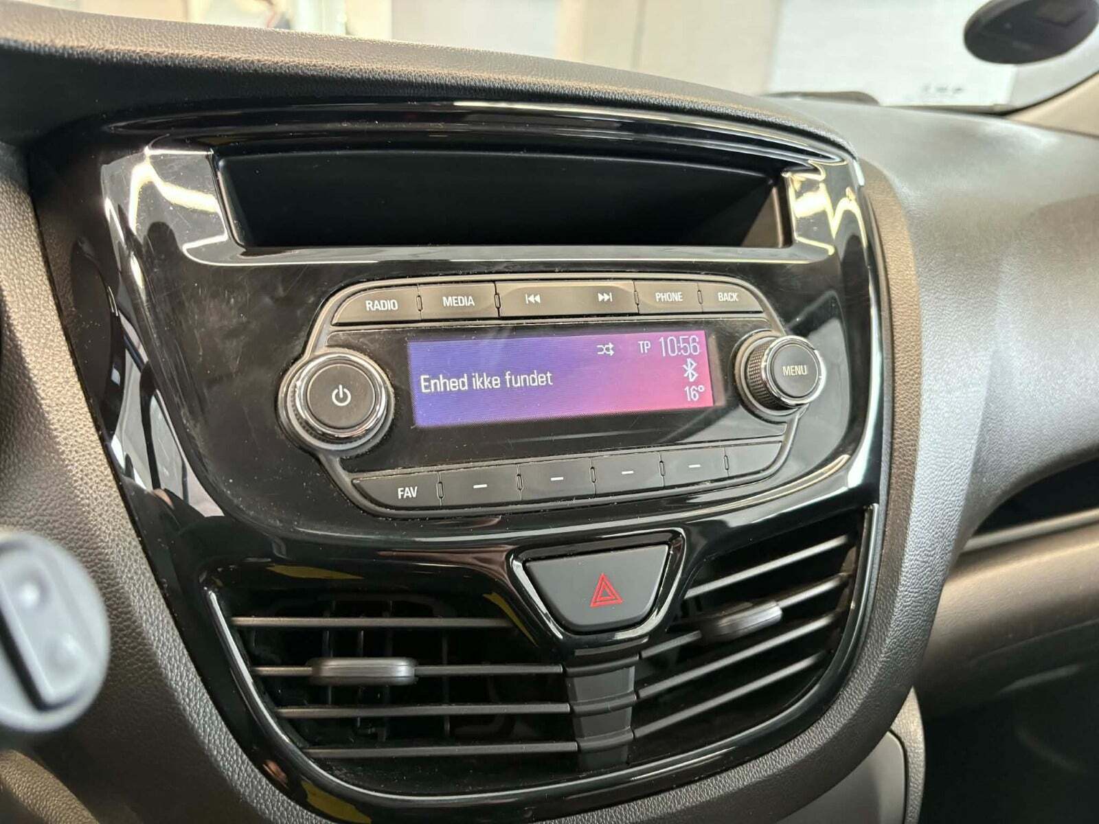 Blå Opel Karl fra 2016