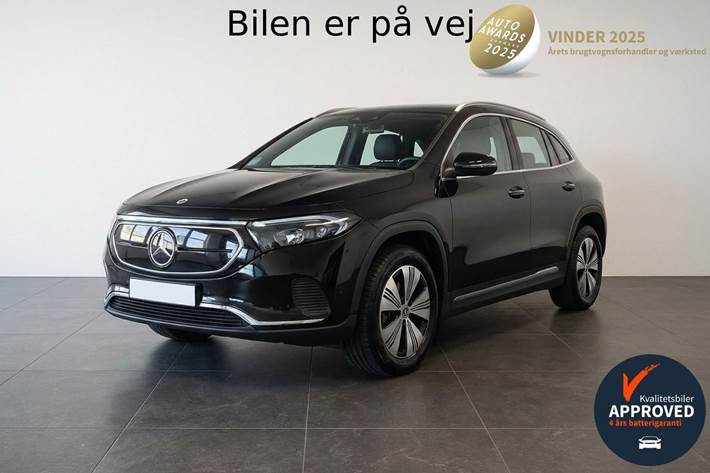 Sort Mercedes EQA 250 fra 2021 set udefra