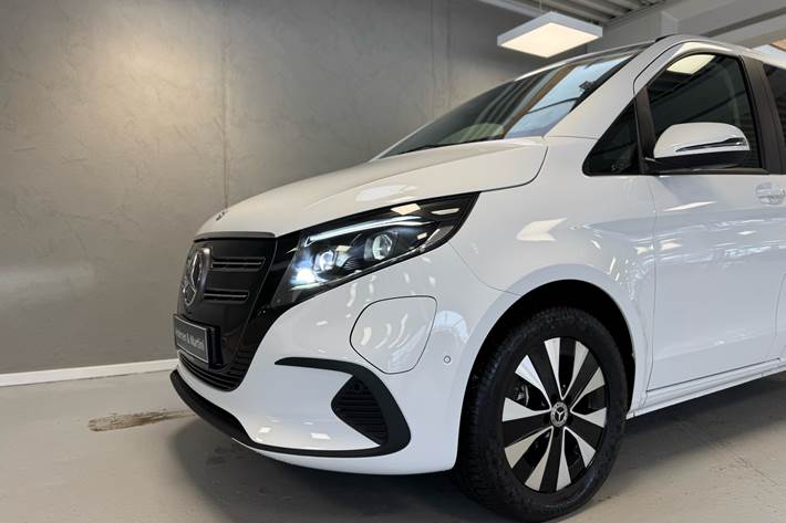Hvid Mercedes EQV 300 fra 2024