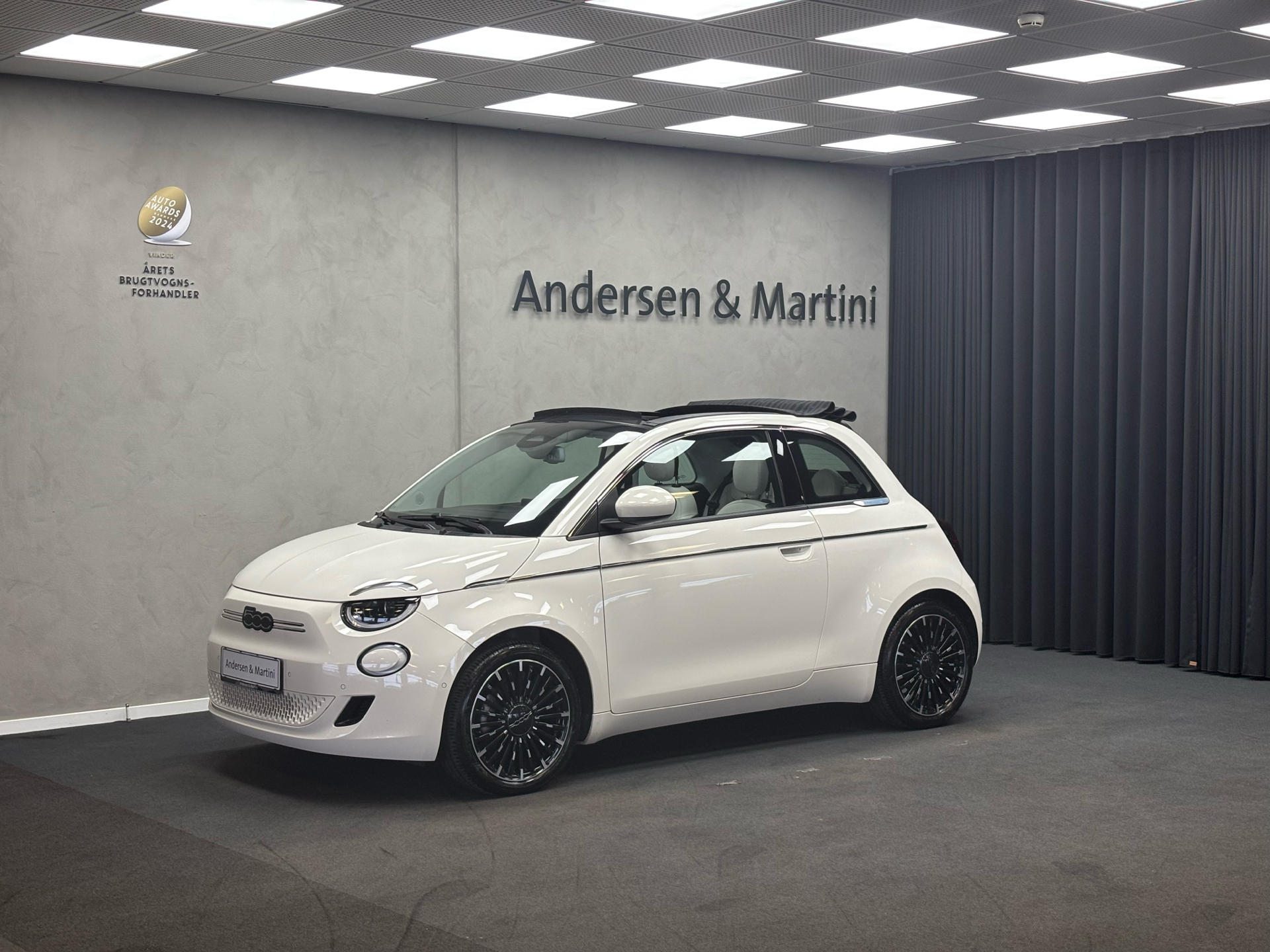 Hvid Fiat 500e fra 2023