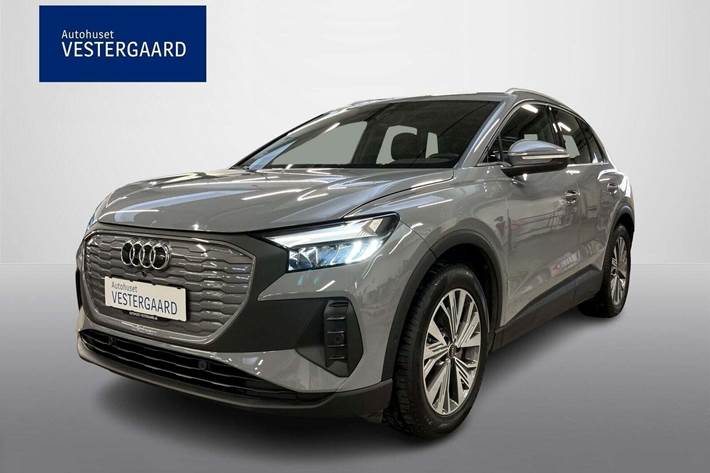 Grå Audi Q4 e-tron fra 2023 set udefra