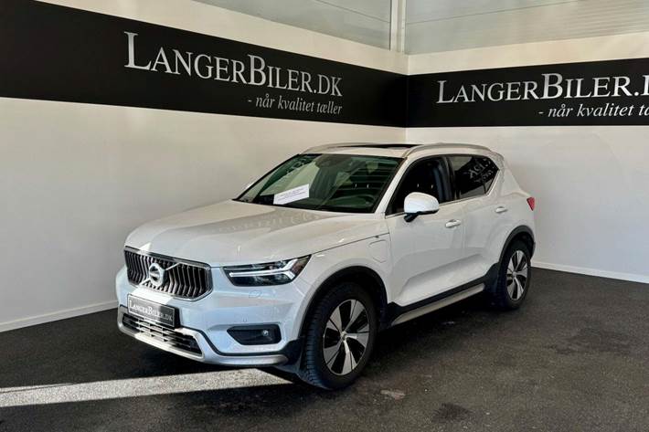 Hvid Volvo XC40 fra 2020 set udefra