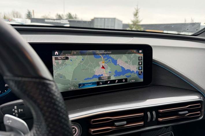 Grå Mercedes EQC400 fra 2021