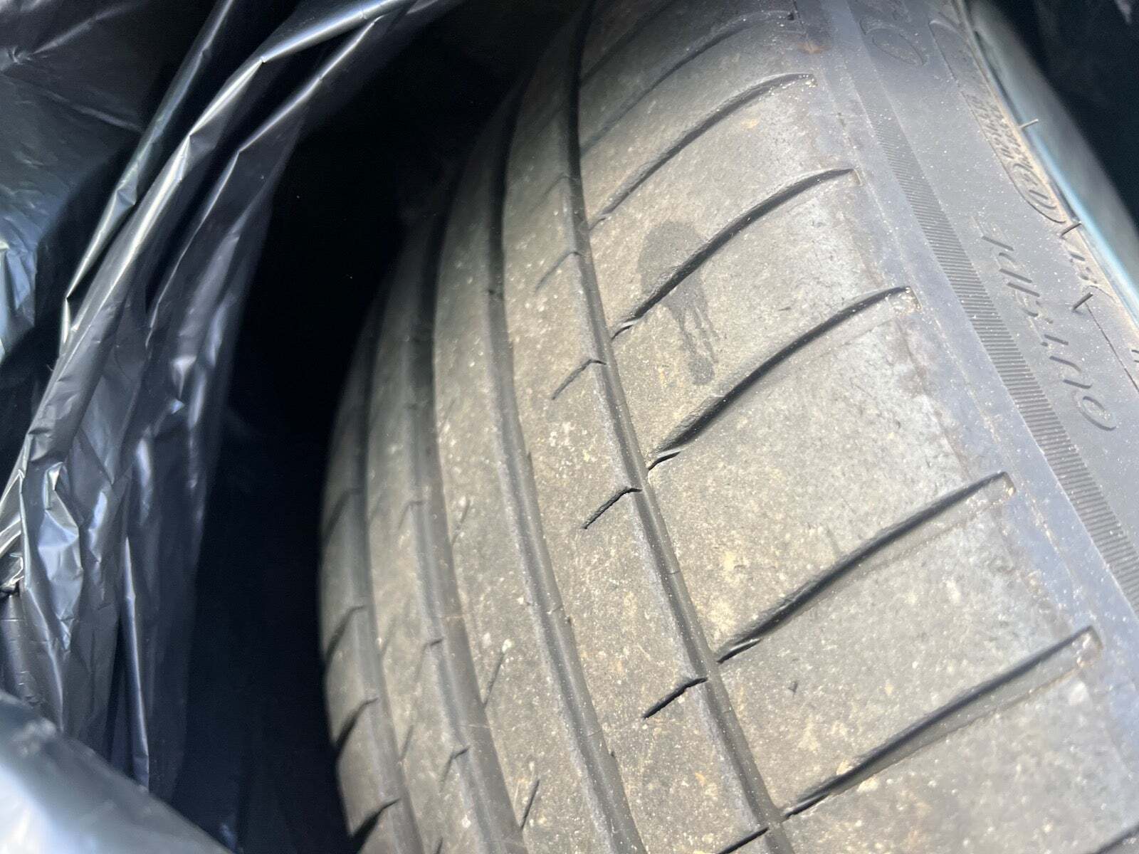 Blå Tesla Model 3 fra 2022