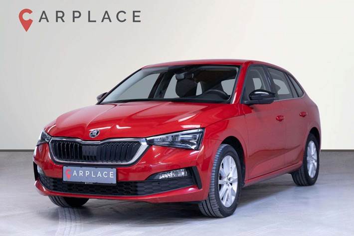 Rød Skoda Scala fra 2020 set udefra