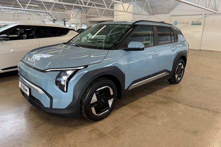 Blå Kia EV3 fra 2025 set udefra