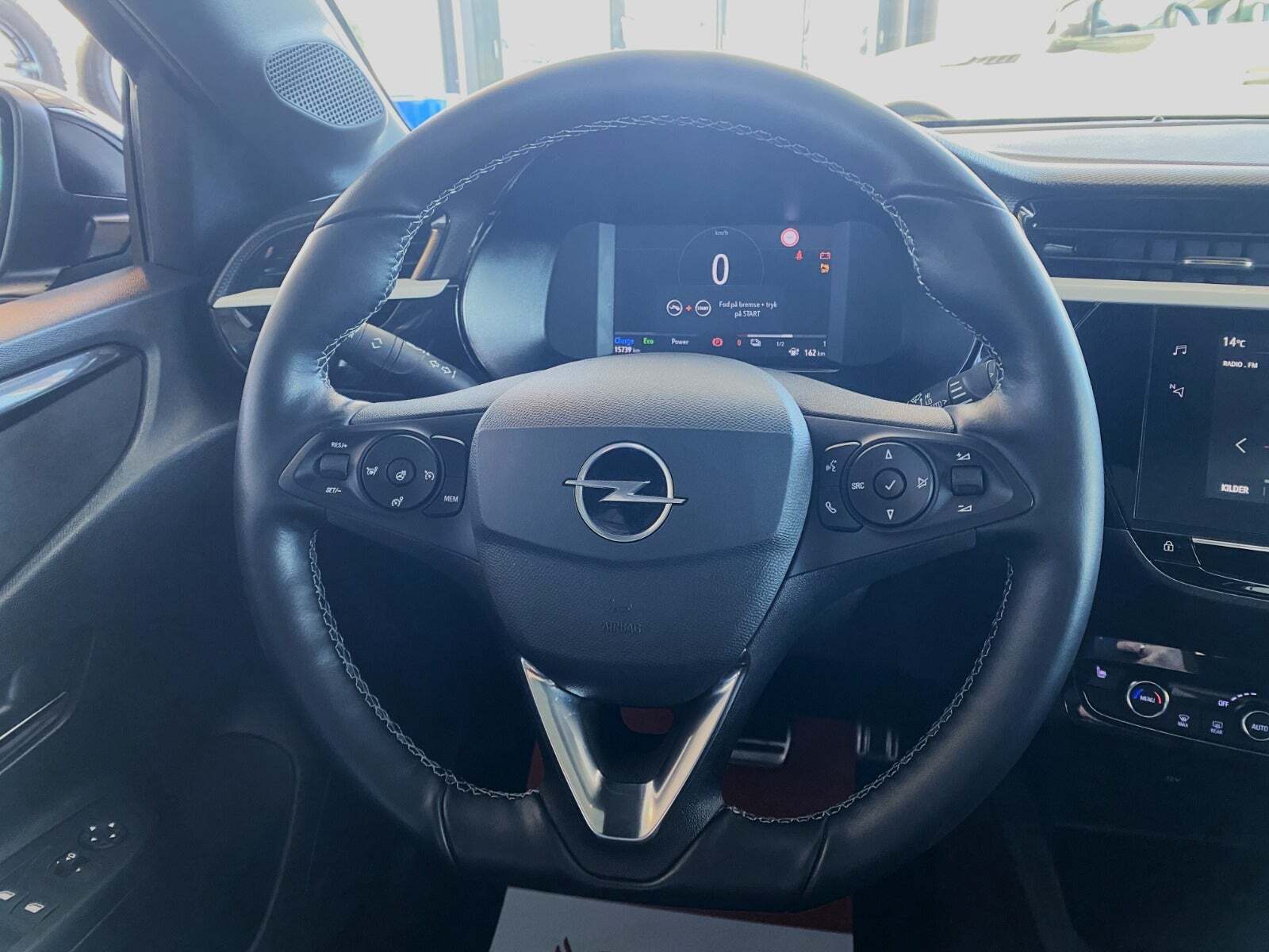 Sort Opel Corsa-e fra 2024