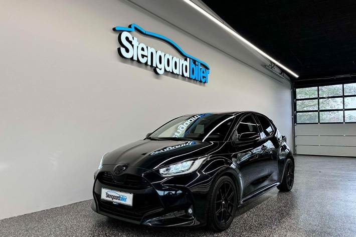 Sort Toyota Yaris fra 2021