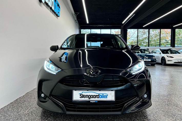 Sort Toyota Yaris fra 2021