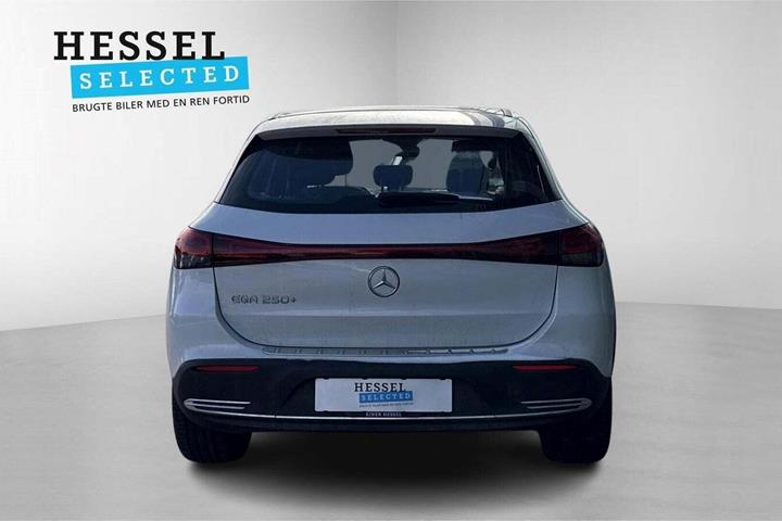 Hvid Mercedes EQA250+ fra 2023
