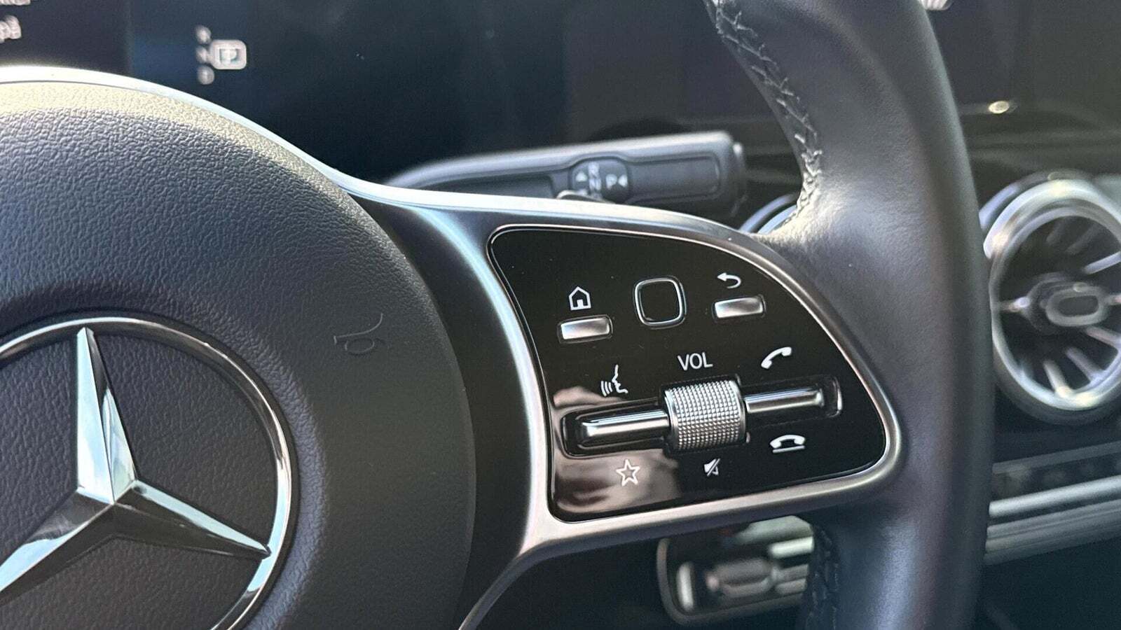 Hvid Mercedes EQA250+ fra 2023