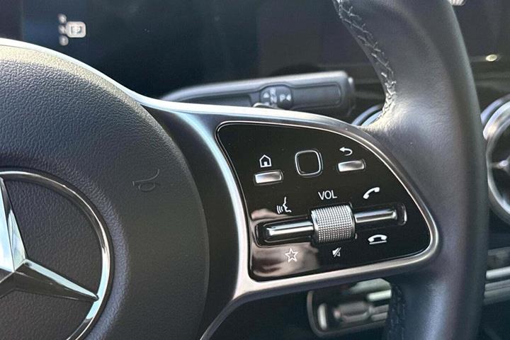 Hvid Mercedes EQA250+ fra 2023