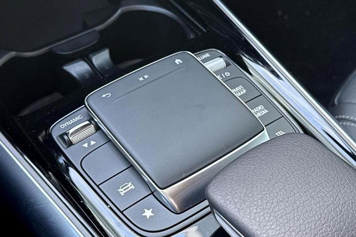 Hvid Mercedes EQA250+ fra 2023