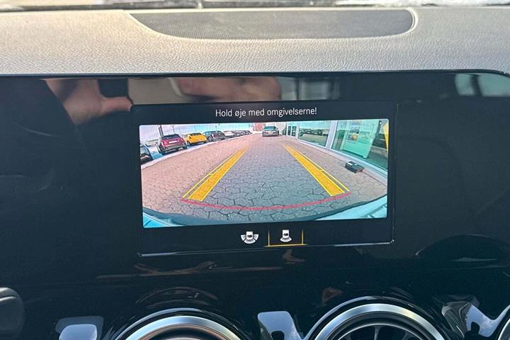 Hvid Mercedes EQA250+ fra 2023