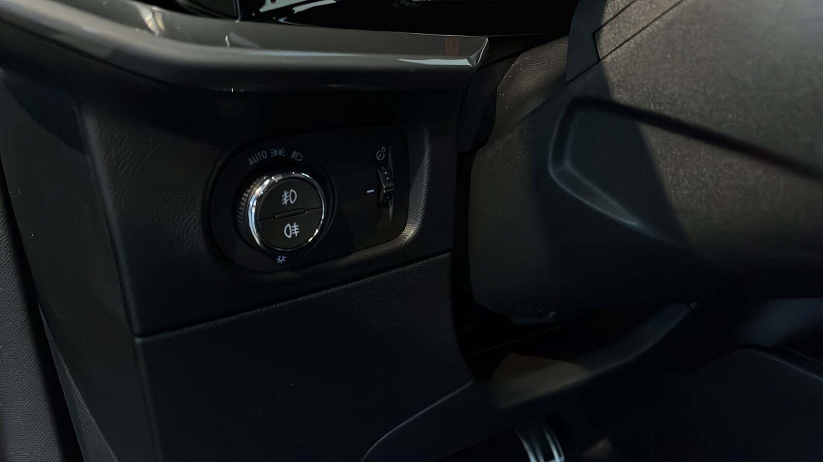 Sort Opel Mokka-e fra 2023