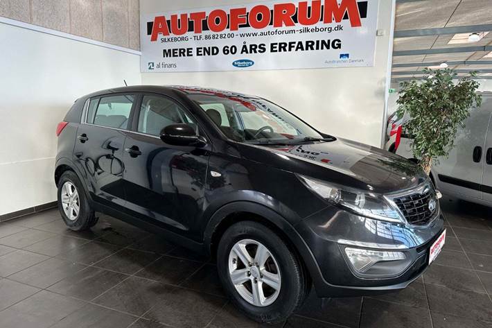 Grå Kia Sportage fra 2014 set udefra