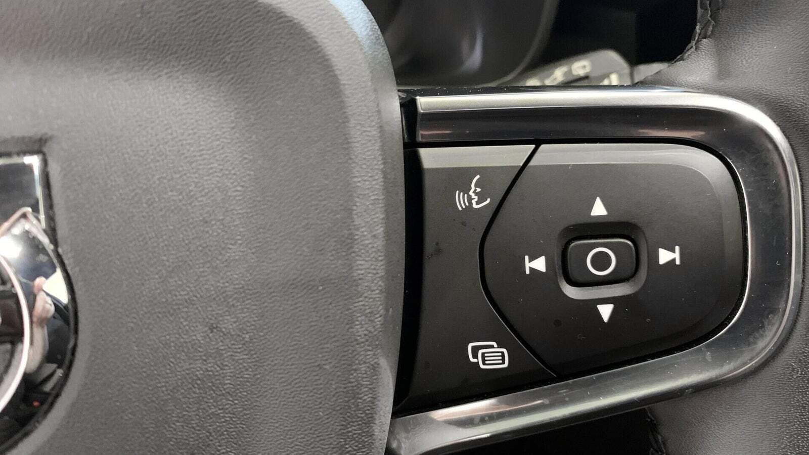 Sort Volvo XC40 fra 2023