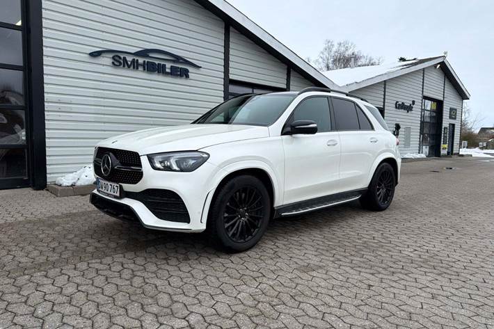 Hvid Mercedes GLE350 de fra 2022 set udefra