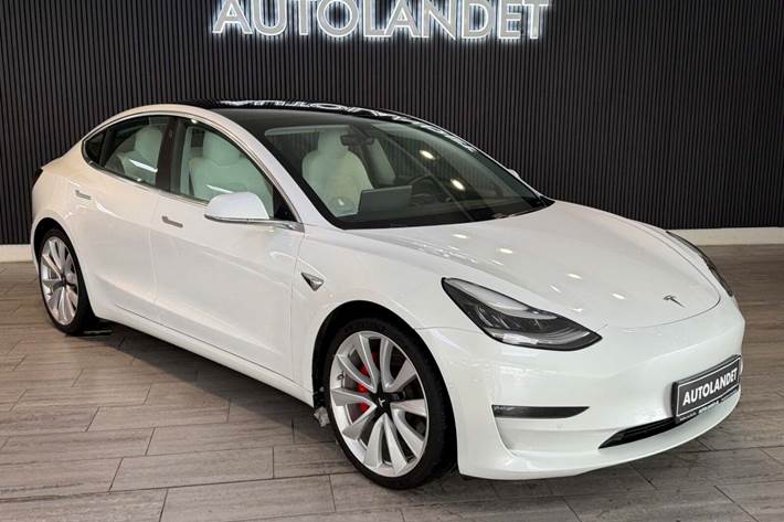 Hvid Tesla Model 3 fra 2019 set udefra