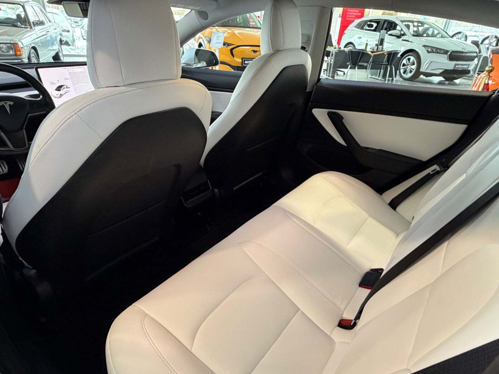 Hvid Tesla Model 3 fra 2019