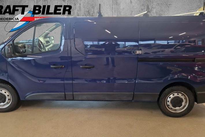 Blå Renault Trafic fra 2022