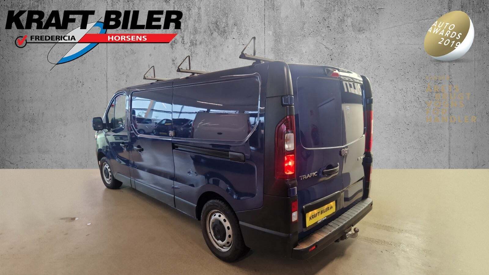 Blå Renault Trafic fra 2022