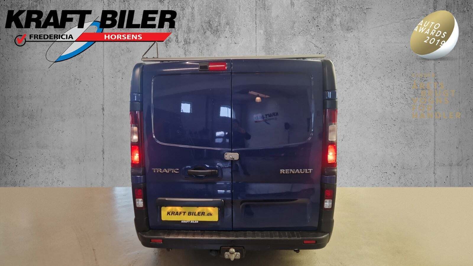 Blå Renault Trafic fra 2022