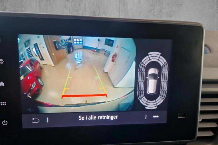 Blå Renault Trafic fra 2022