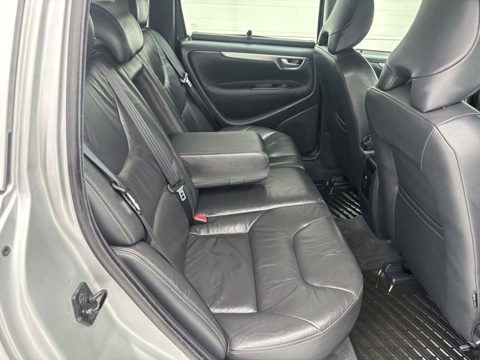 Sølv Volvo V70 fra 2009