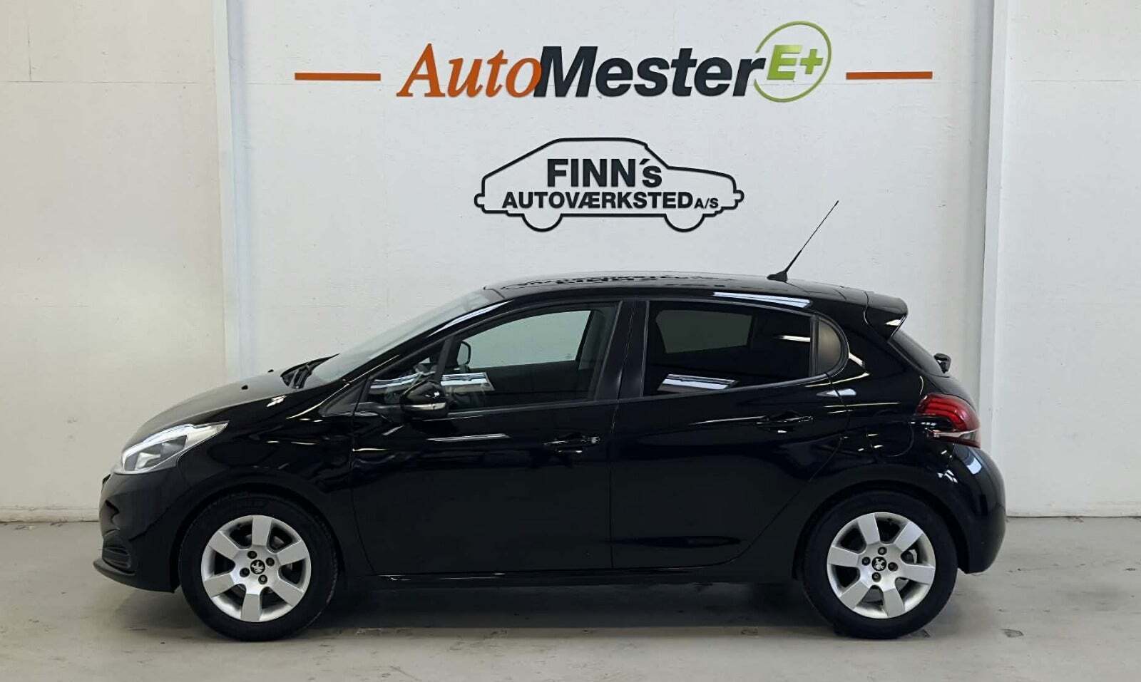 Sort Peugeot 208 fra 2018