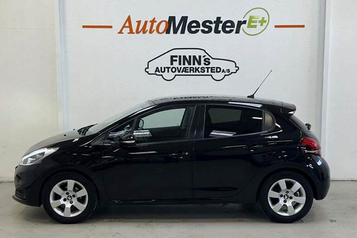 Sort Peugeot 208 fra 2018