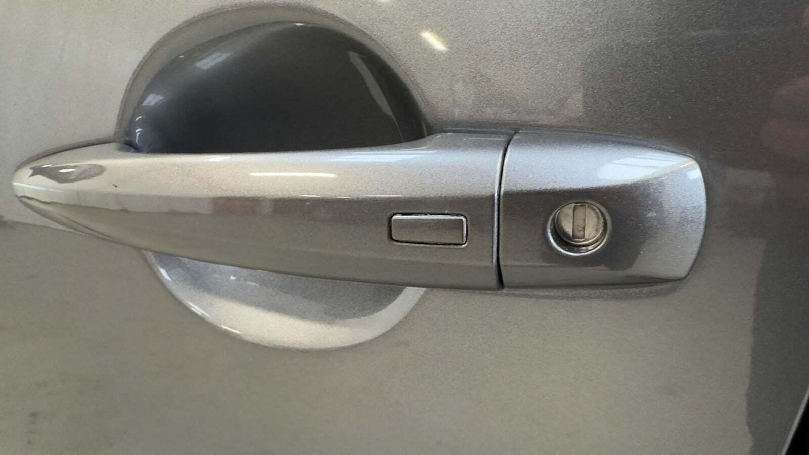 Grå Nissan Qashqai fra 2022