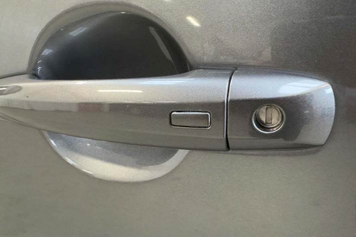 Grå Nissan Qashqai fra 2022