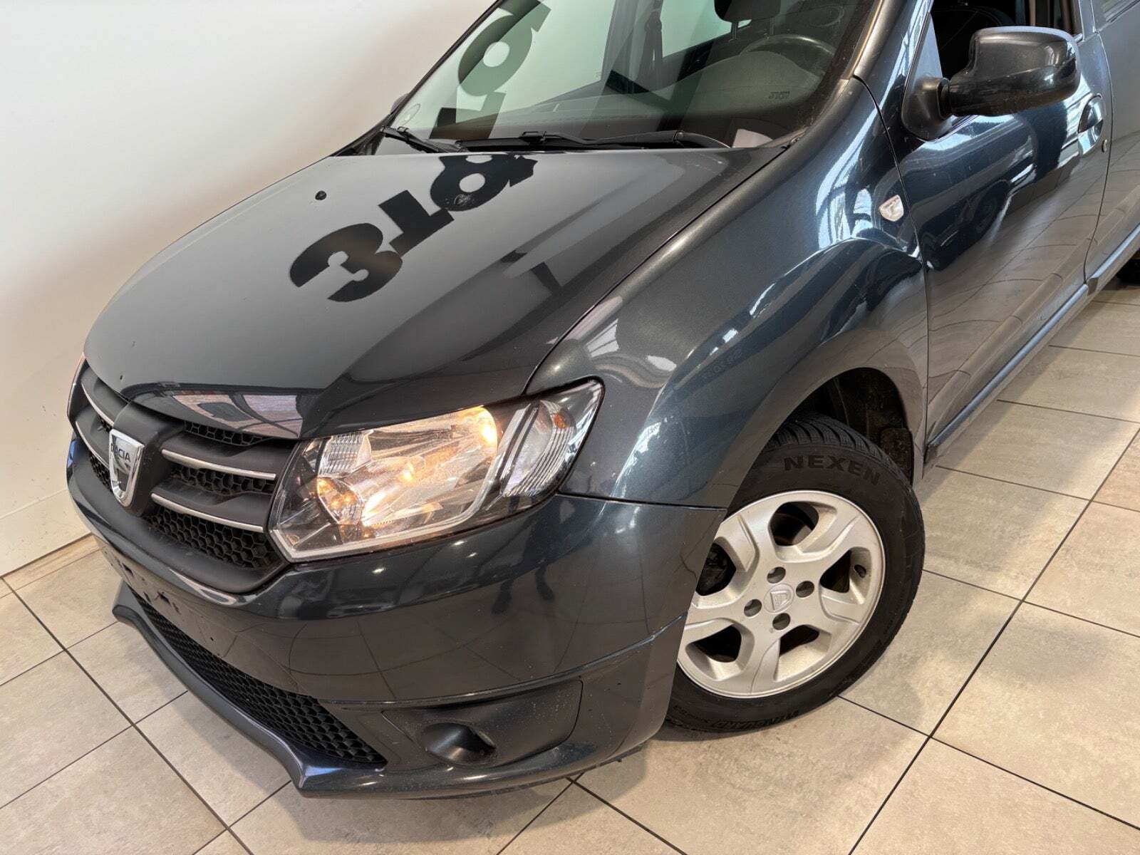 Sort Dacia Logan fra 2017