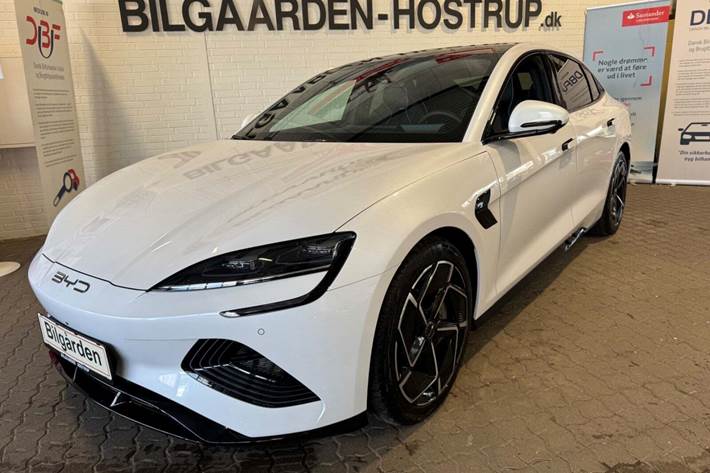 Hvid BYD Seal fra 2025 set udefra