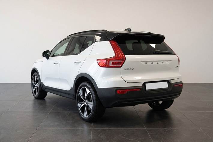 Hvid Volvo XC40 fra 2021