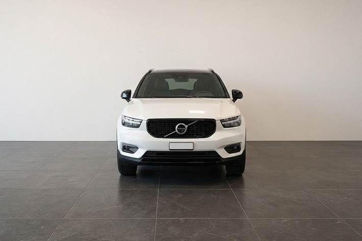 Hvid Volvo XC40 fra 2021