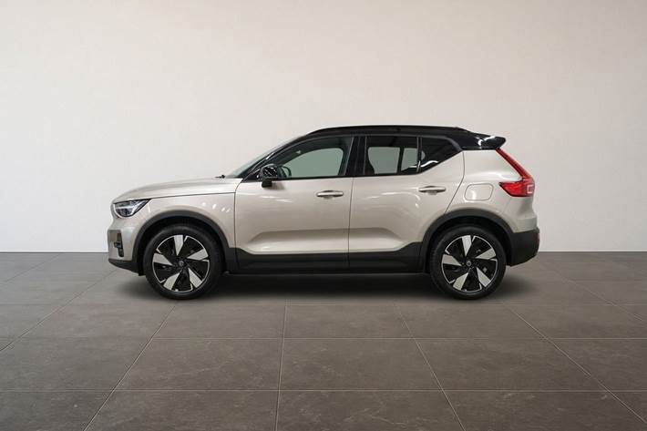 Sølv Volvo XC40 fra 2023