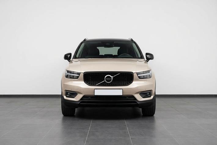 Sølv Volvo XC40 fra 2023