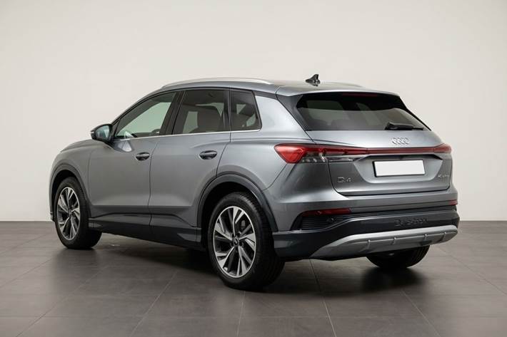 Grå Audi Q4 fra 2023