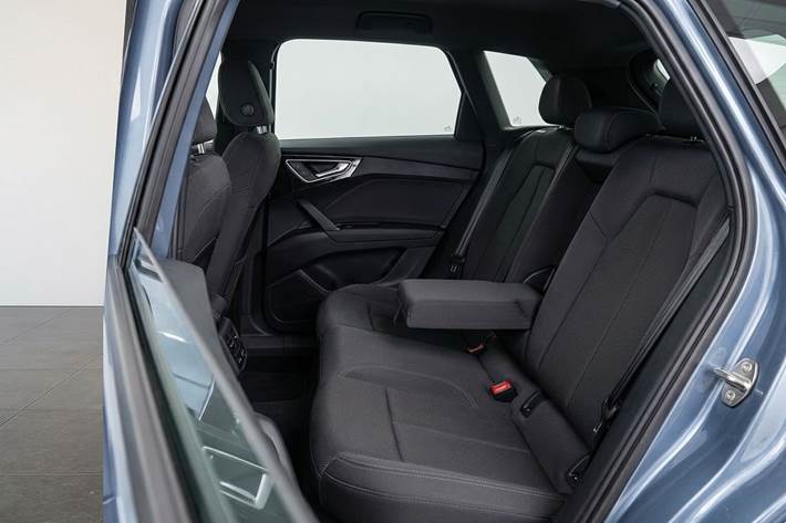 Grå Audi Q4 fra 2023