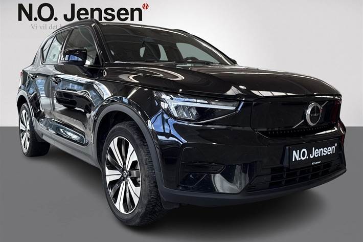 Sort Volvo XC40 fra 2023 set udefra